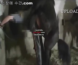 거대한 말 자지가 너무 좋은 그녀